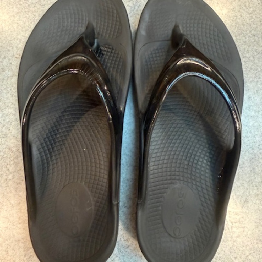 Oofos Oolala Luxe Womens 7 Sandals Black Camo Recovery Gym Workout Thong